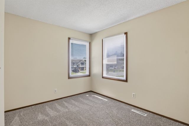 920 9th Avenue NW, Altoona, IA 50009