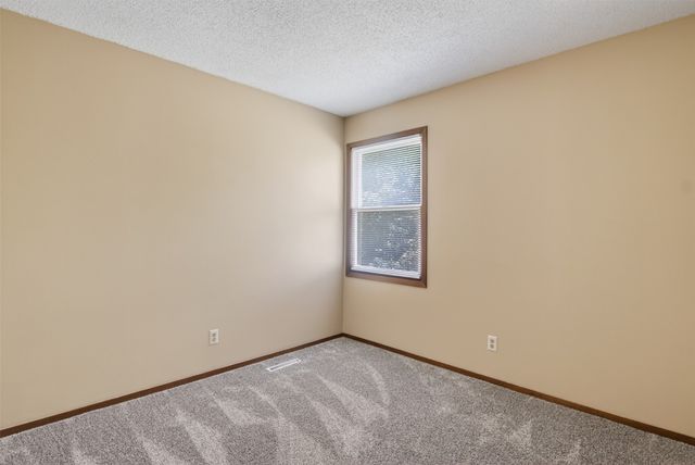 920 9th Avenue NW, Altoona, IA 50009