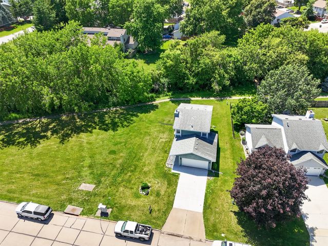 920 9th Avenue NW, Altoona, IA 50009
