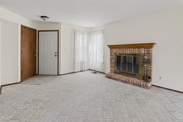 920 9th Avenue NW, Altoona, IA 50009