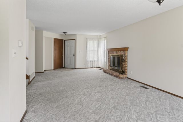 920 9th Avenue NW, Altoona, IA 50009