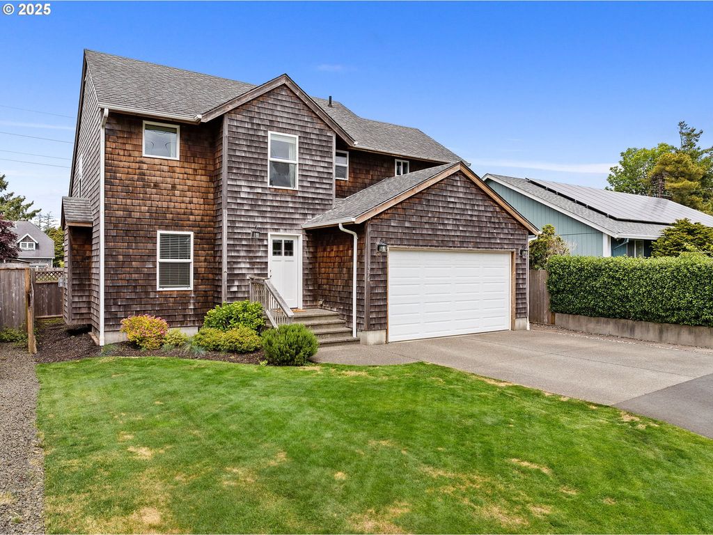 1374 9TH Ave, Seaside, OR 97138