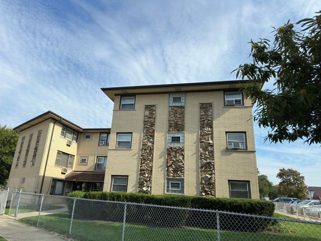 8164 W Forest Preserve Avenue 2N, Chicago, IL 60634