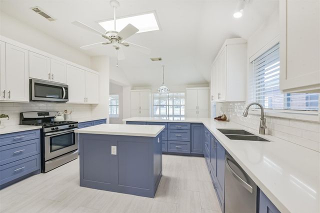 3810 E Peach Hollow Circle, Pearland, TX 77584
