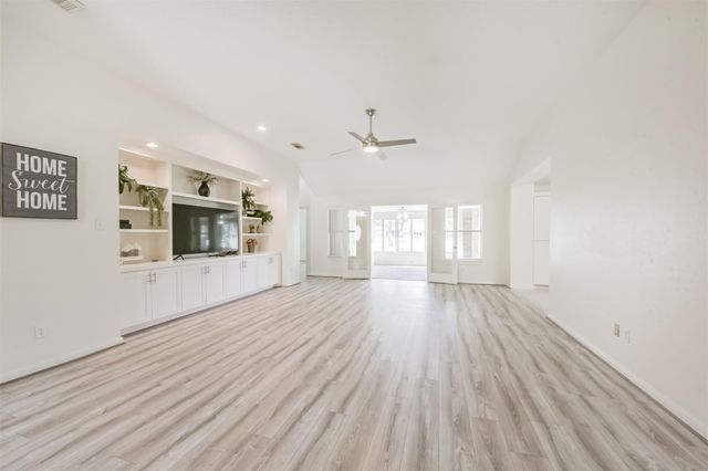 3810 E Peach Hollow Circle, Pearland, TX 77584