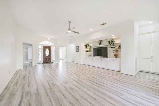 3810 E Peach Hollow Circle, Pearland, TX 77584