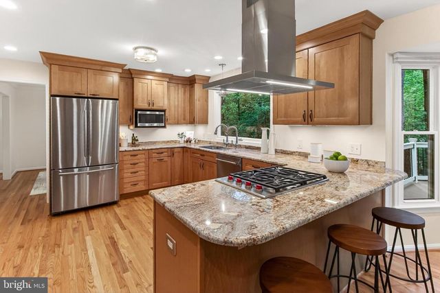 1563 HARPERS COVE LN, Reston, VA 20194