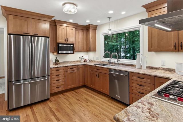 1563 HARPERS COVE LN, Reston, VA 20194
