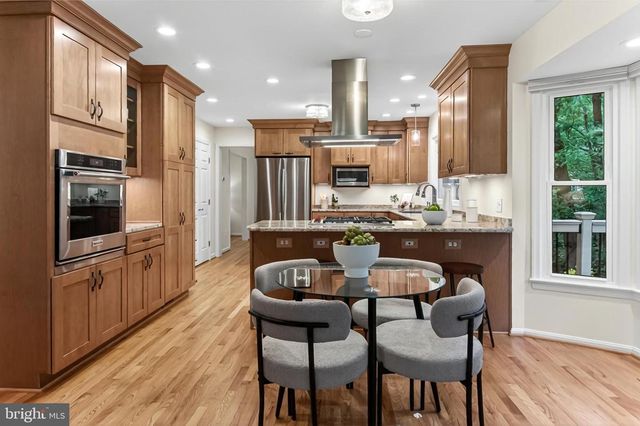 1563 HARPERS COVE LN, Reston, VA 20194