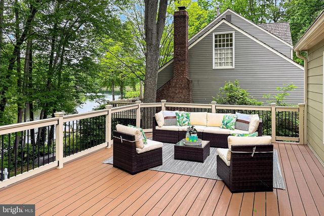 1563 HARPERS COVE LN, Reston, VA 20194