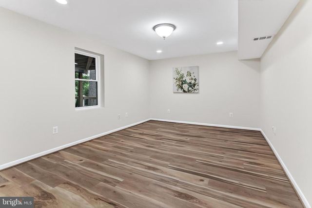1563 HARPERS COVE LN, Reston, VA 20194