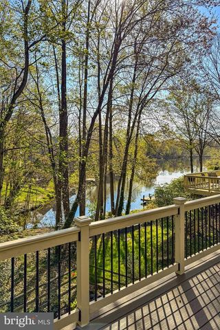 1563 HARPERS COVE LN, Reston, VA 20194