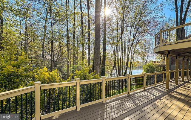 1563 HARPERS COVE LN, Reston, VA 20194