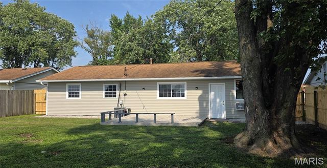 96 Briarhaven Drive, Granite City, IL 62040