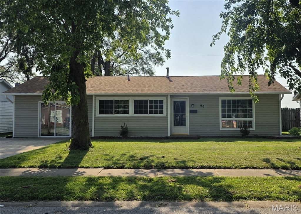 96 Briarhaven Drive, Granite City, IL 62040