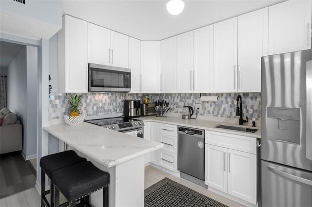 2207 BELLEAIR ROAD B4, Clearwater, FL 33764