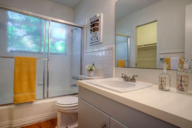 302 E 34th ST 201, Austin, TX 78705