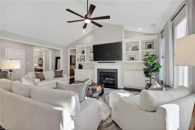 1825 Carrera RDG, Chesapeake, VA 23320