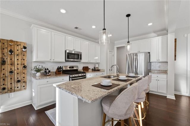 1825 Carrera RDG, Chesapeake, VA 23320