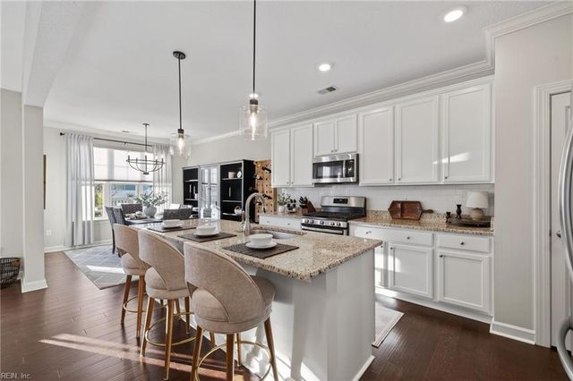 1825 Carrera RDG, Chesapeake, VA 23320