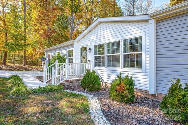 126 Tradewinds Court, Mooresville, NC 28115