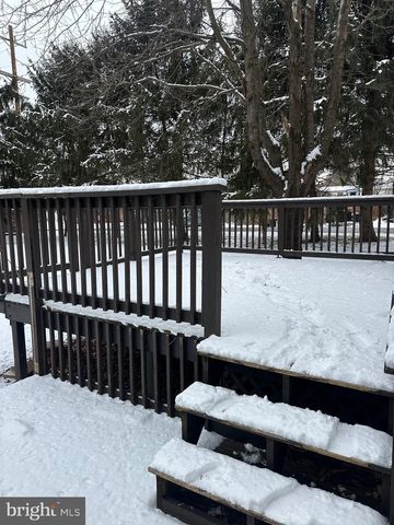 142 BROAD ST, Milroy, PA 17063