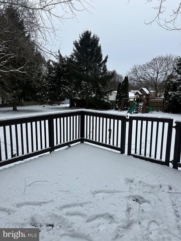 142 BROAD ST, Milroy, PA 17063