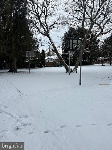 142 BROAD ST, Milroy, PA 17063