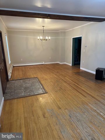 142 BROAD ST, Milroy, PA 17063