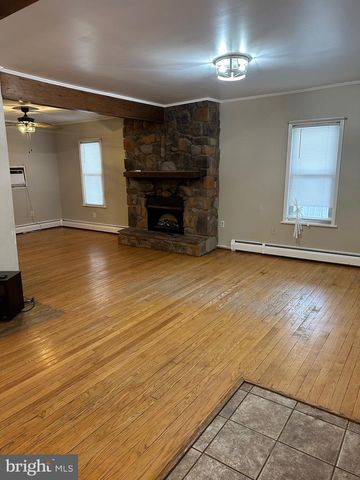 142 BROAD ST, Milroy, PA 17063