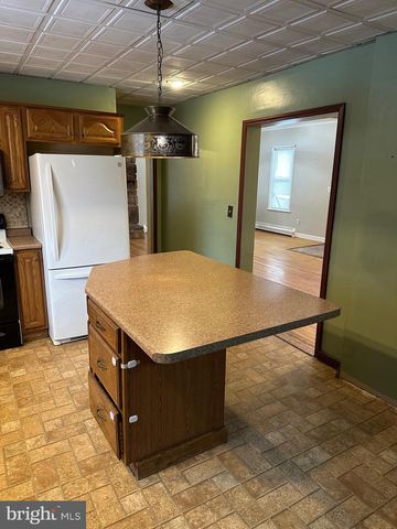 142 BROAD ST, Milroy, PA 17063