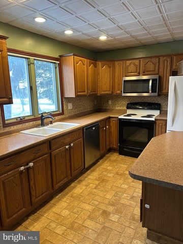 142 BROAD ST, Milroy, PA 17063