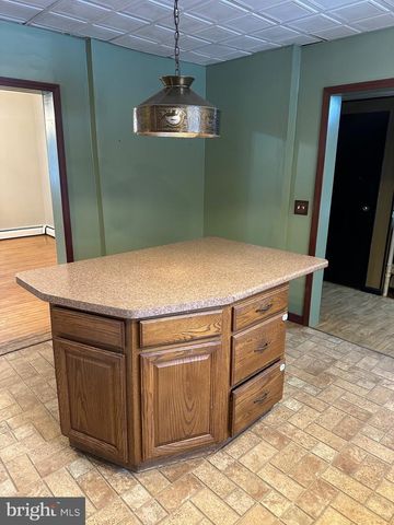 142 BROAD ST, Milroy, PA 17063