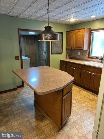 142 BROAD ST, Milroy, PA 17063