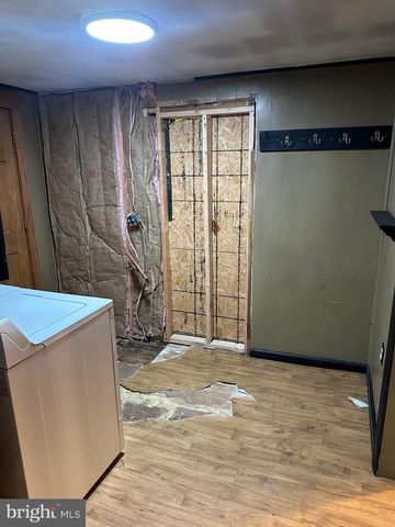 142 BROAD ST, Milroy, PA 17063