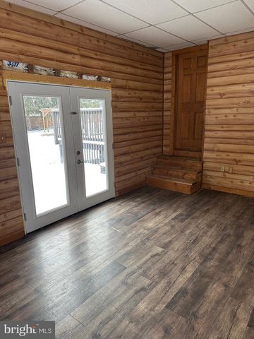 142 BROAD ST, Milroy, PA 17063