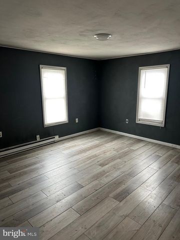 142 BROAD ST, Milroy, PA 17063