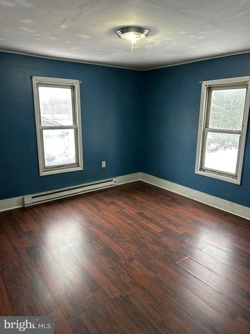 142 BROAD ST, Milroy, PA 17063