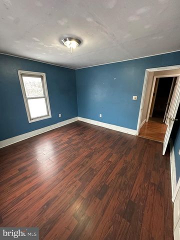 142 BROAD ST, Milroy, PA 17063