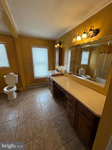 142 BROAD ST, Milroy, PA 17063