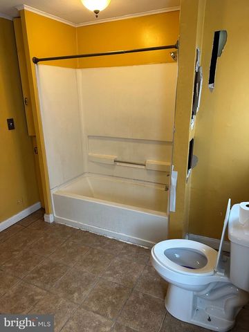 142 BROAD ST, Milroy, PA 17063