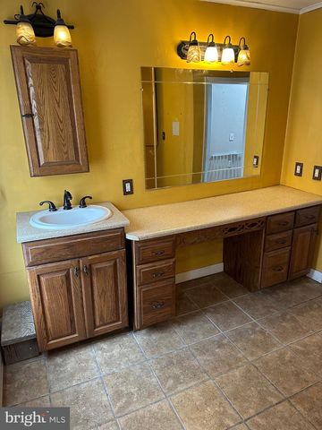 142 BROAD ST, Milroy, PA 17063