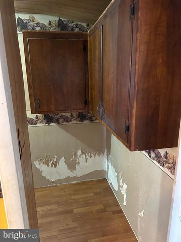 142 BROAD ST, Milroy, PA 17063