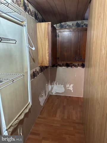 142 BROAD ST, Milroy, PA 17063