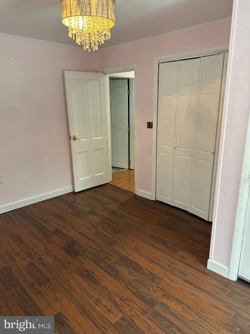 142 BROAD ST, Milroy, PA 17063