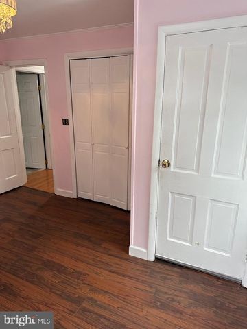 142 BROAD ST, Milroy, PA 17063