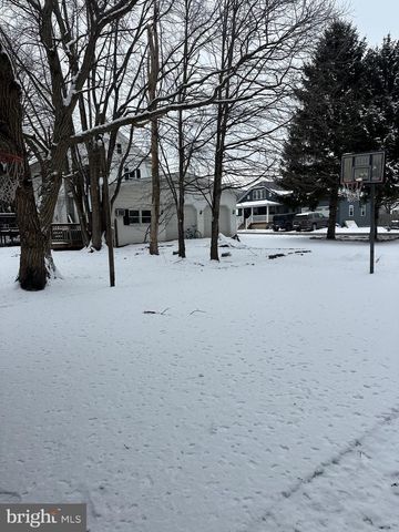 142 BROAD ST, Milroy, PA 17063