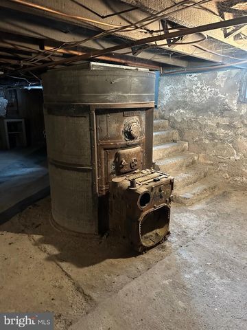 142 BROAD ST, Milroy, PA 17063