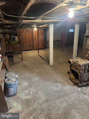 142 BROAD ST, Milroy, PA 17063