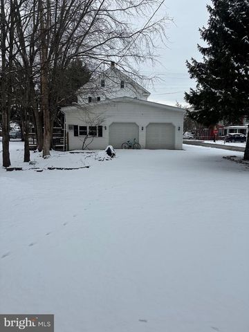 142 BROAD ST, Milroy, PA 17063